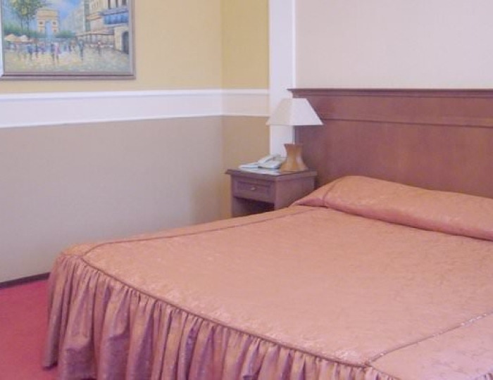 Стандартный 2-местный дабл 3 этаж (французская кровать) - Гостиничный комплекс «Гранд-отель»